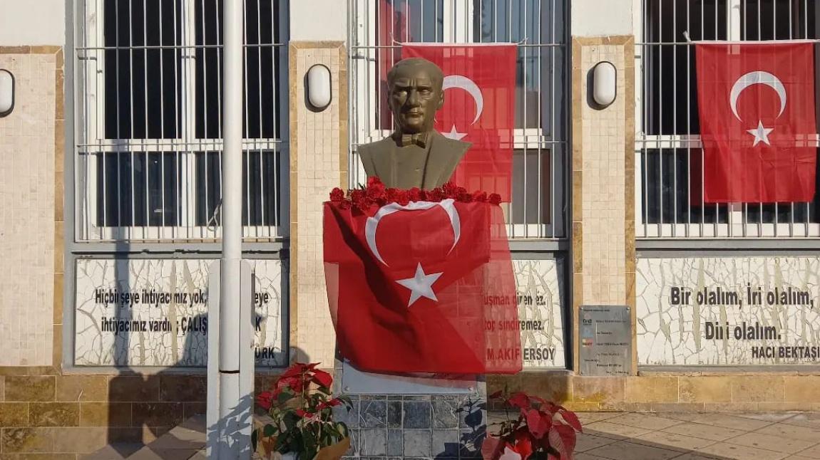Okulumuzda 10 Kasım Atatürk'ü Anma Günü Programımızdan Görüntüler